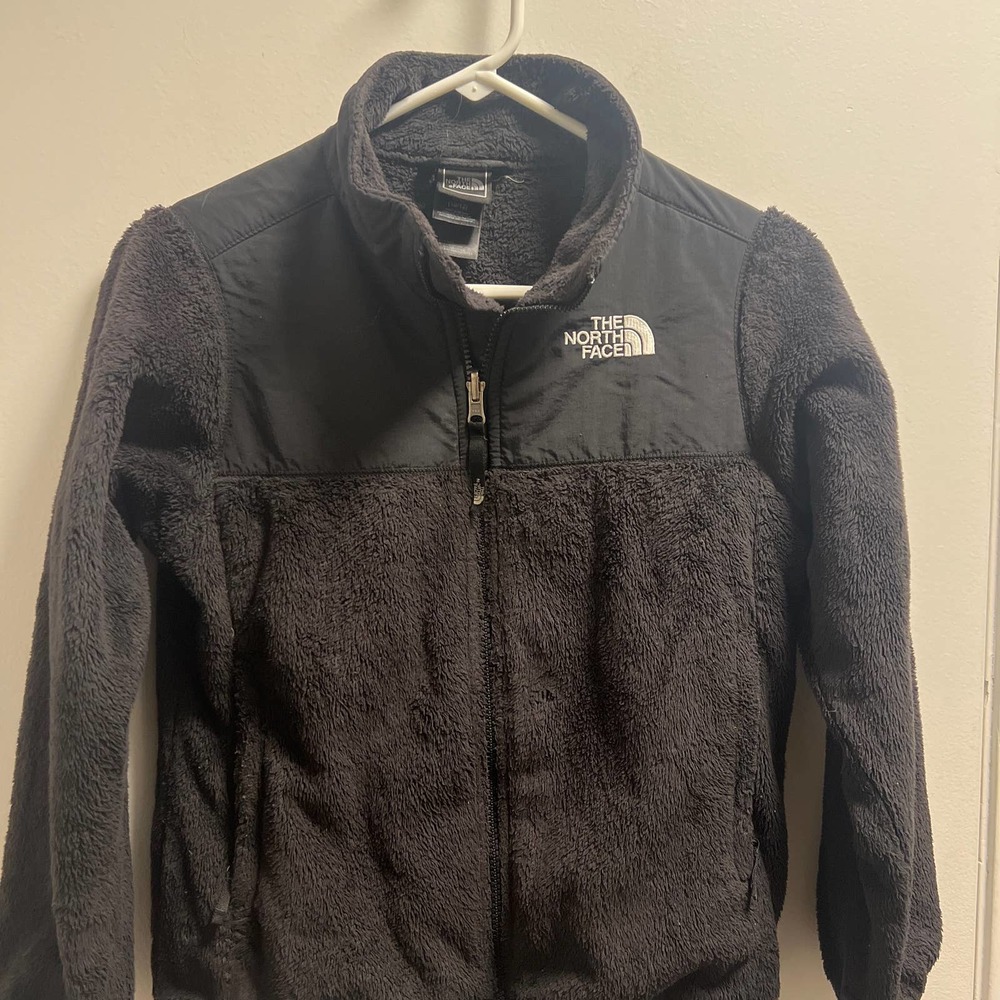 * Girls Black Fleece North Face Jacket